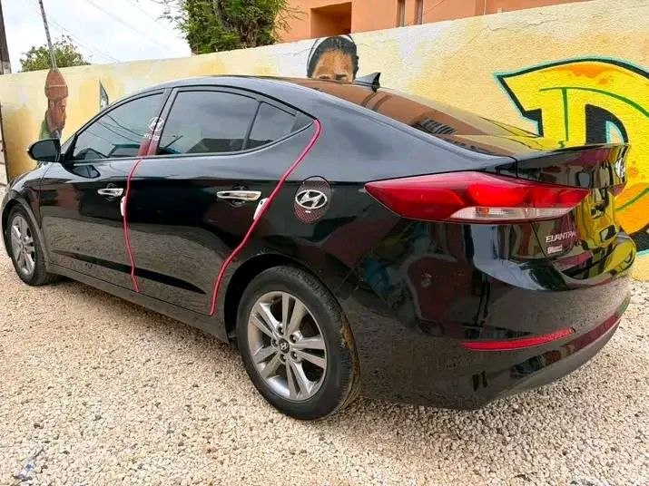 Hyundai Elantra – Image 4