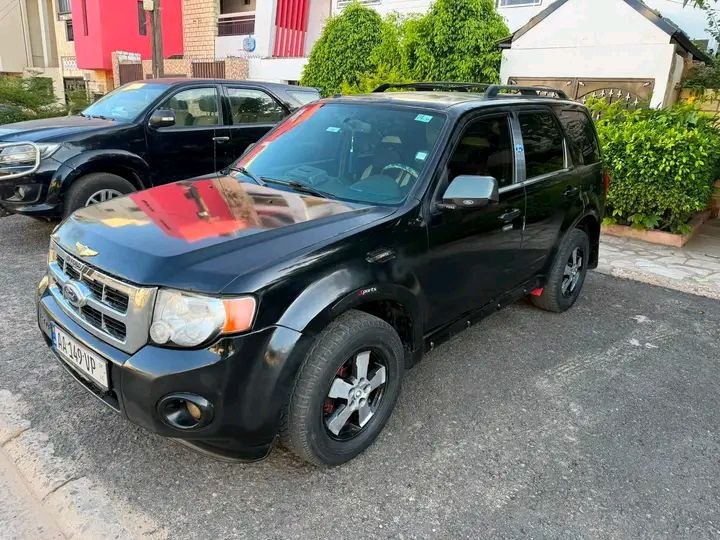 Ford Escape carré – Image 3