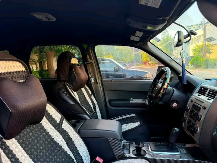 Ford Escape carré – Image 4
