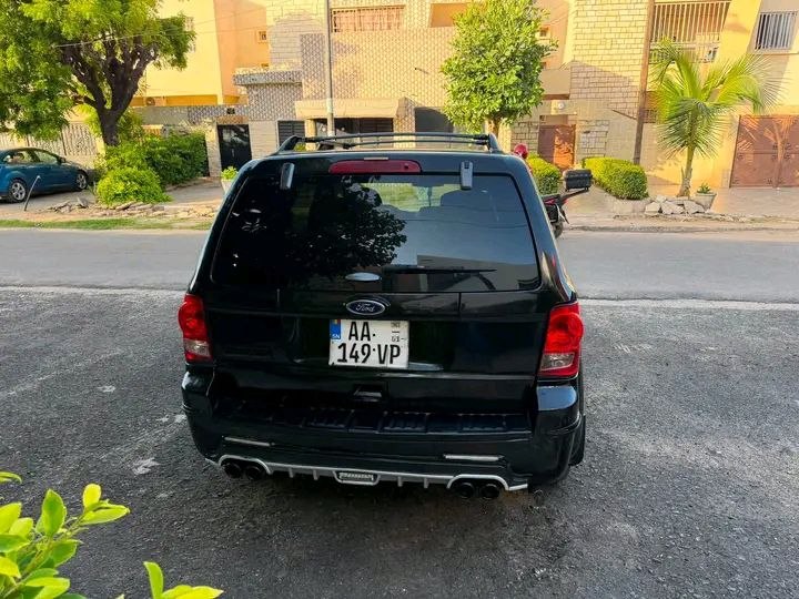 Ford Escape carré – Image 8